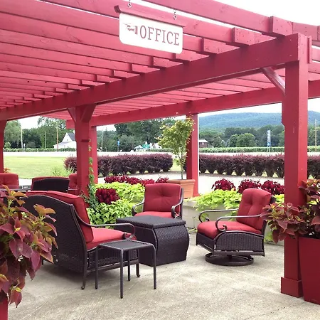 Vinehurst Inn&Suites